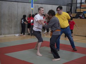 Moving Push Hands | Azi School of Taiji